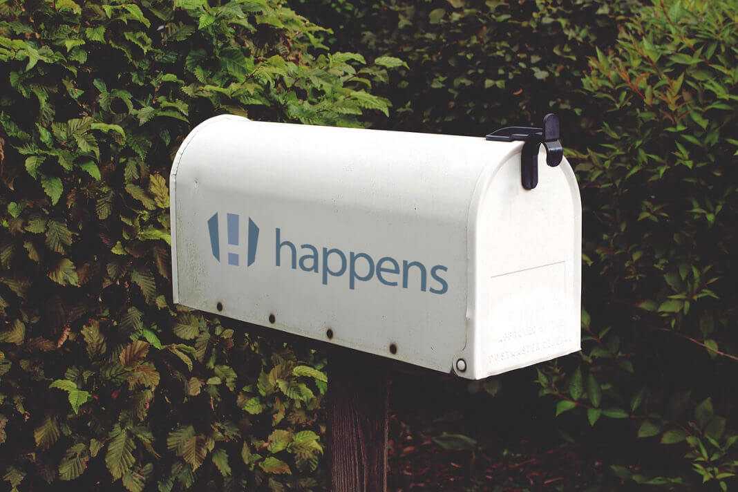 Postlåda med Happens logo